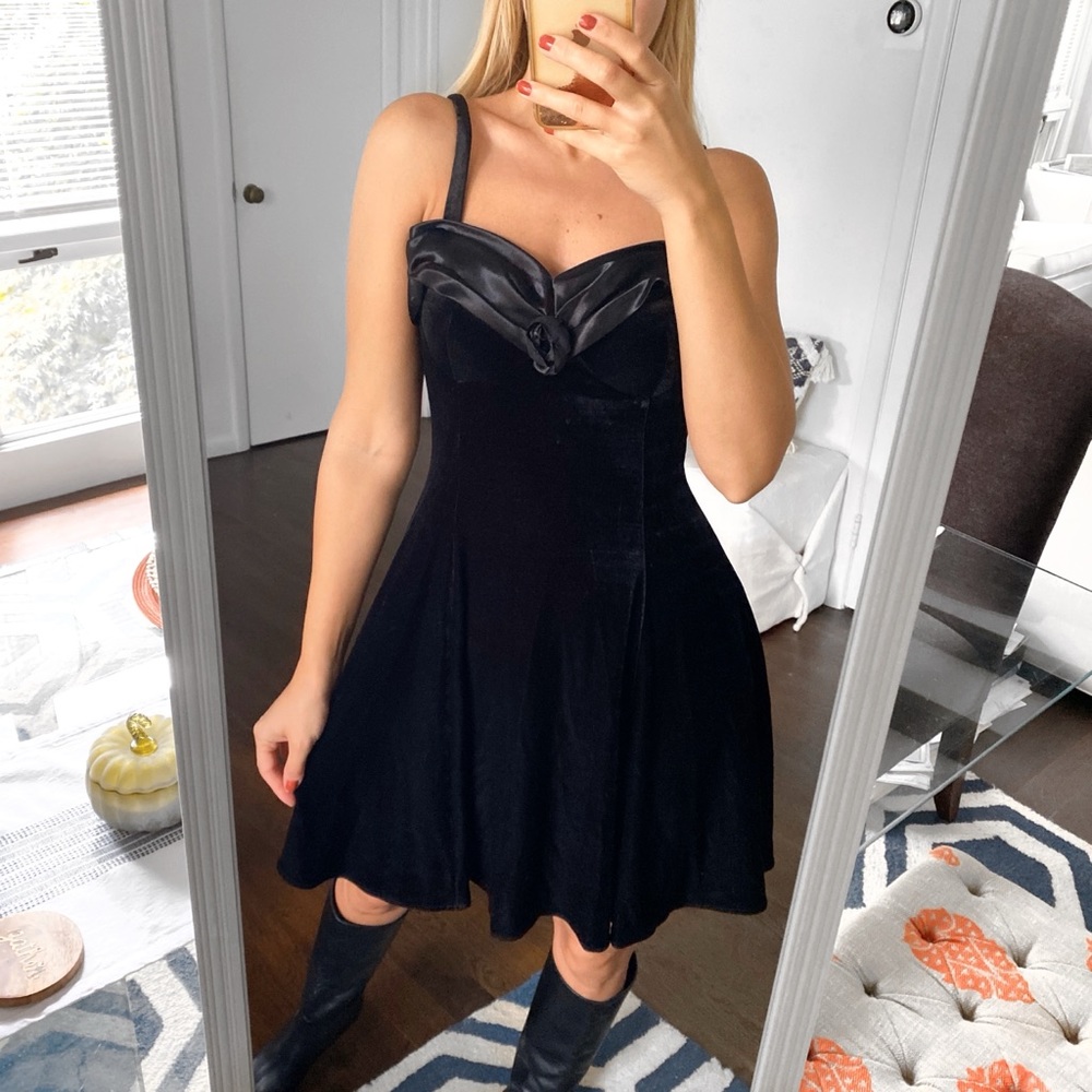 🖤 KAROLINE BLACK VELVET COCKTAIL DRESS!